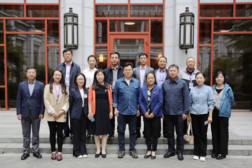 22-成员在马博注册苏世民书院参观交流.jpg